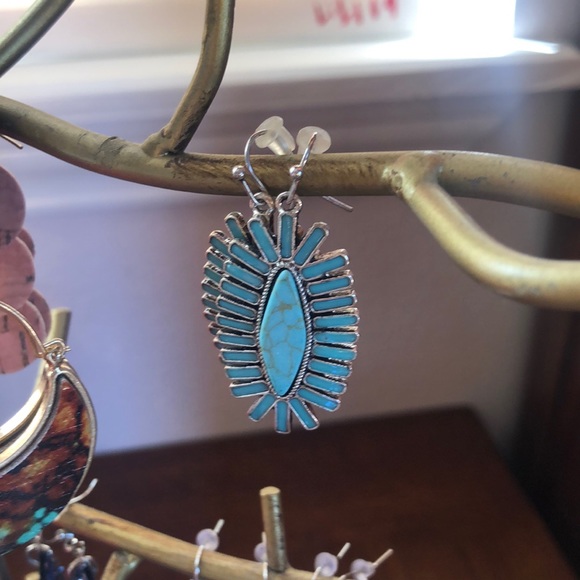 Jewelry - Turquoise colored ear hooks